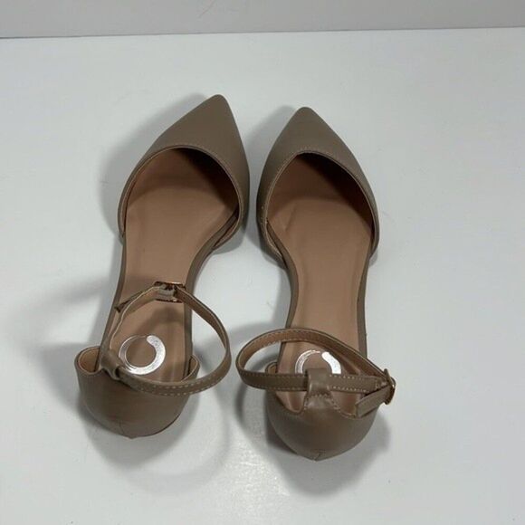 Journee Collection Reba Taupe Flats size 6 - Picture 2 of 5